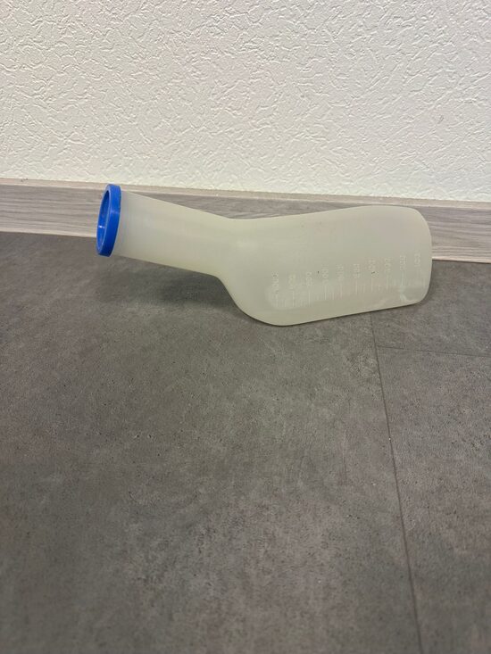 Lietots vīriešu urīntrauks